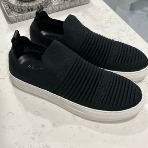 NWT Wonderful slip on fabric sneakers 8.5